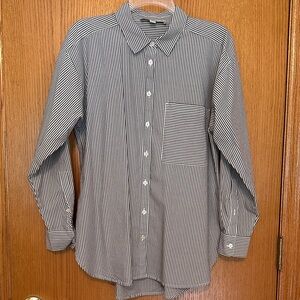 LOFT Women’s Poplin Everyday Black and White  Striped Button Down Shirt.  PETITE